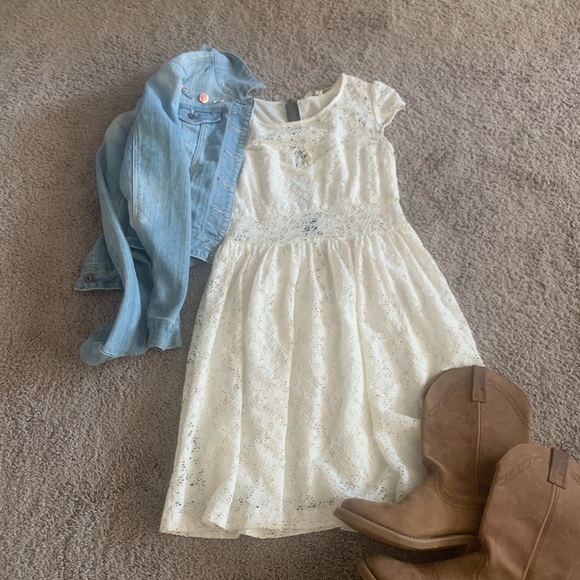 Dresses & Skirts - 🌺Sz M  Guess lace dress